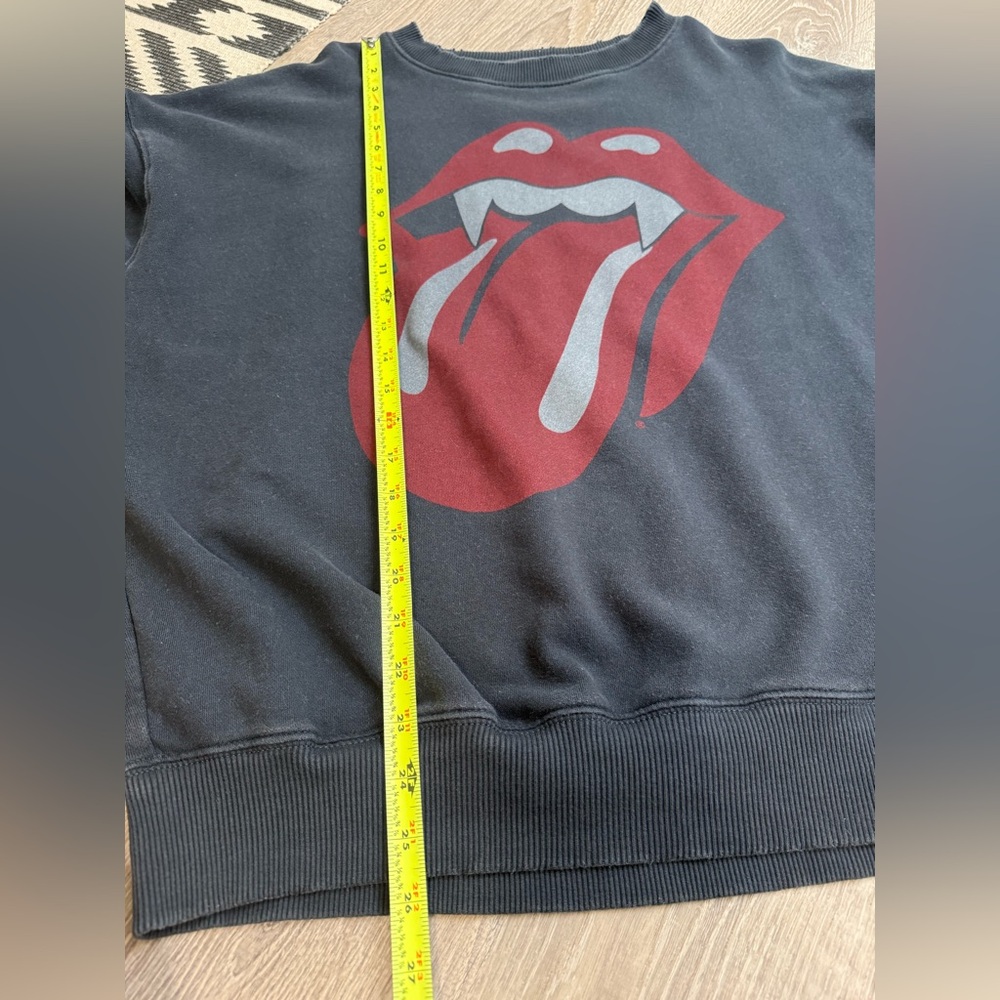 American Eagle Halloween Rolling Stones Vampire Teeth Crewneck Sweatshirt Medium - Picture 8 of 8